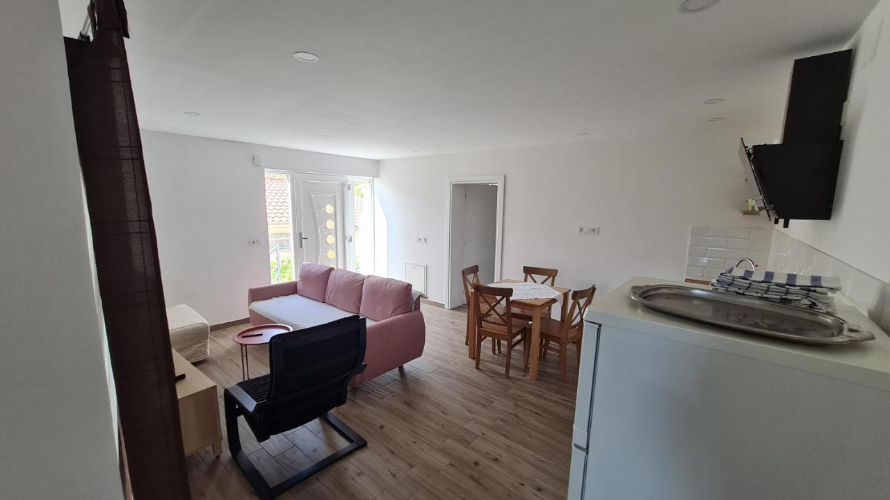 Apartmani Mlinar - One Bedroom Apartment With Seaview Grebaštica Eksteriør billede