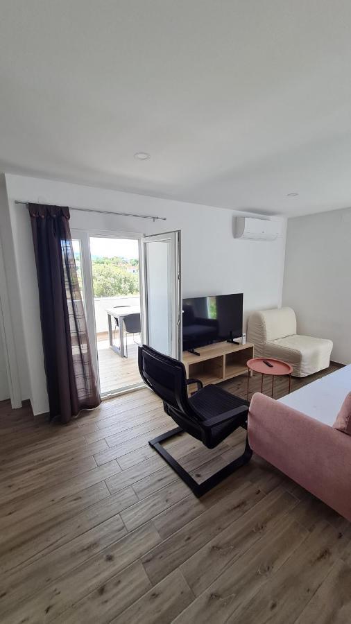 Apartmani Mlinar - One Bedroom Apartment With Seaview Grebaštica Eksteriør billede