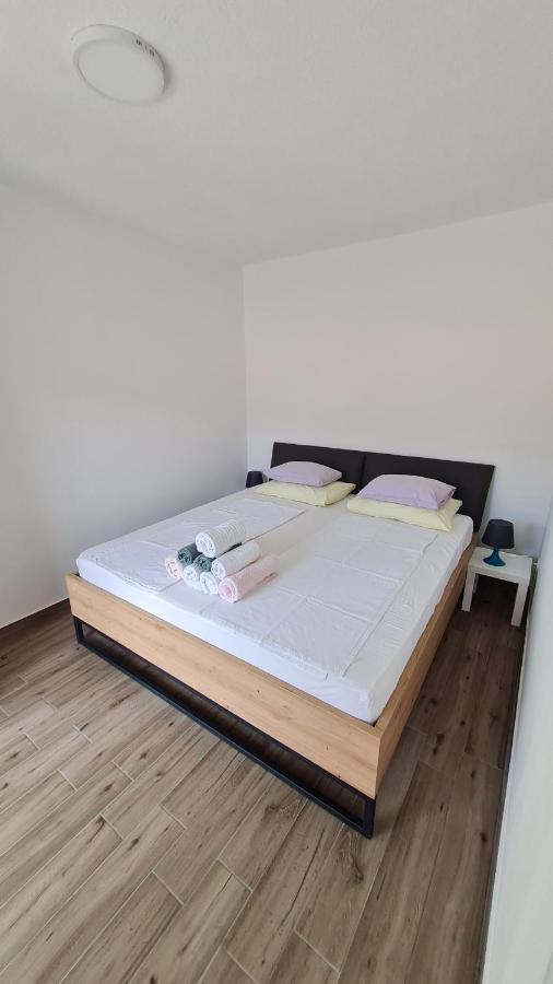 Apartmani Mlinar - One Bedroom Apartment With Seaview Grebaštica Eksteriør billede