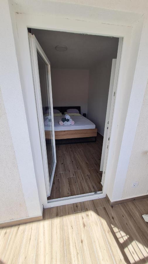 Apartmani Mlinar - One Bedroom Apartment With Seaview Grebaštica Eksteriør billede