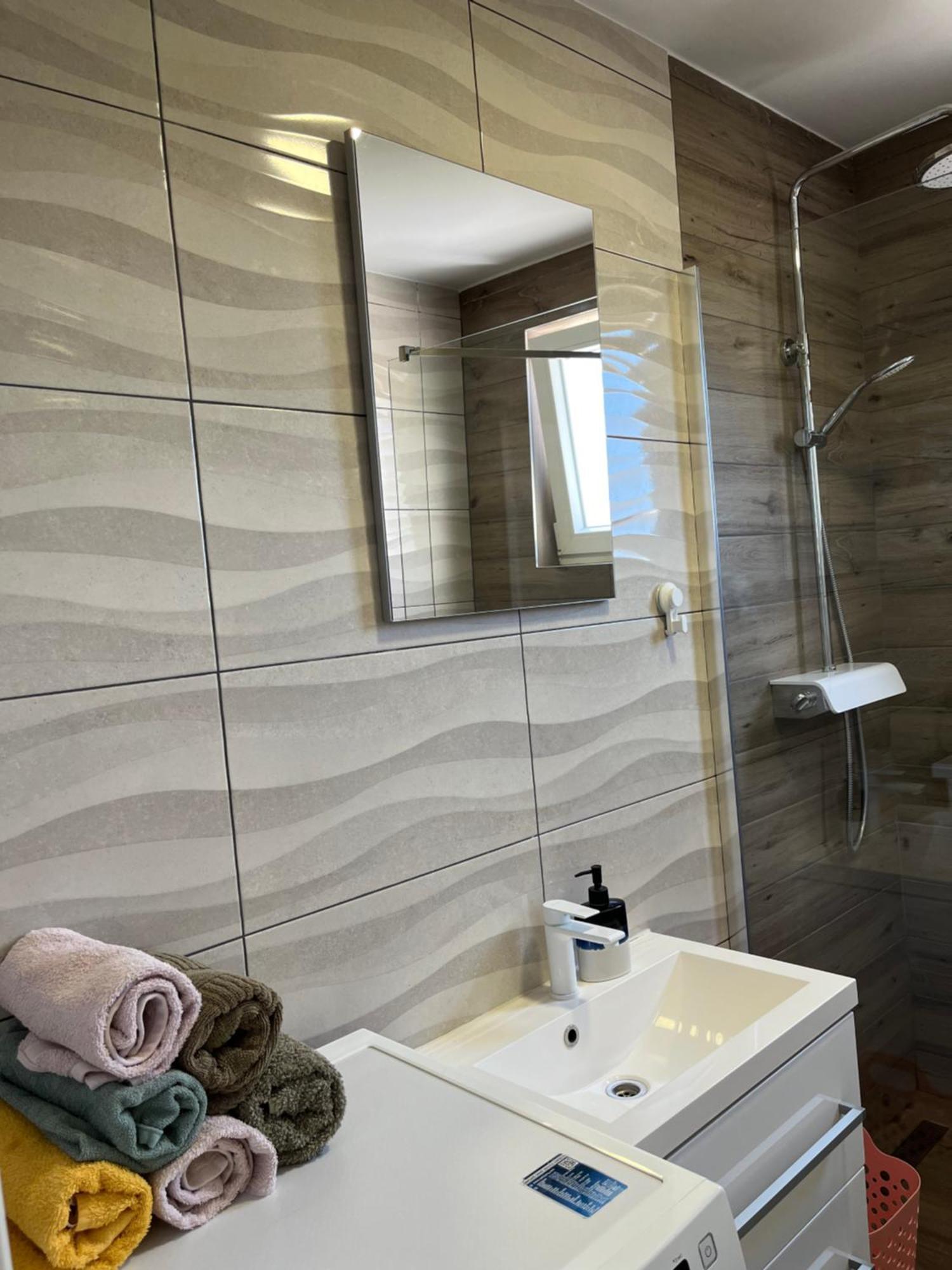 Apartmani Mlinar - One Bedroom Apartment With Seaview Grebaštica Eksteriør billede